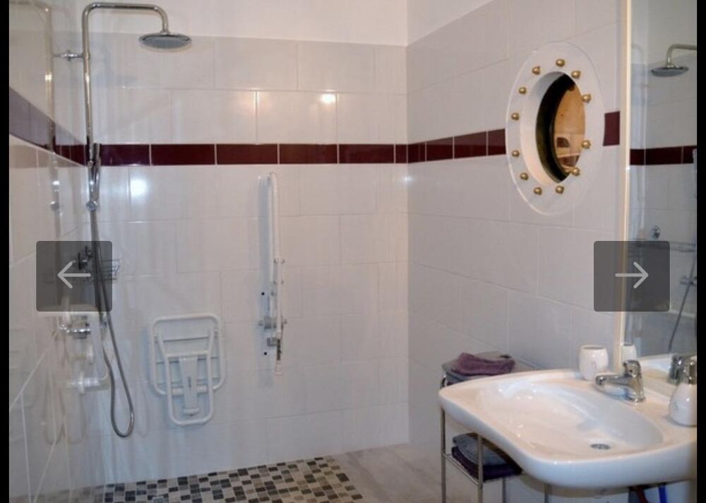 à vendre  Propriété/château Périssac (33240)