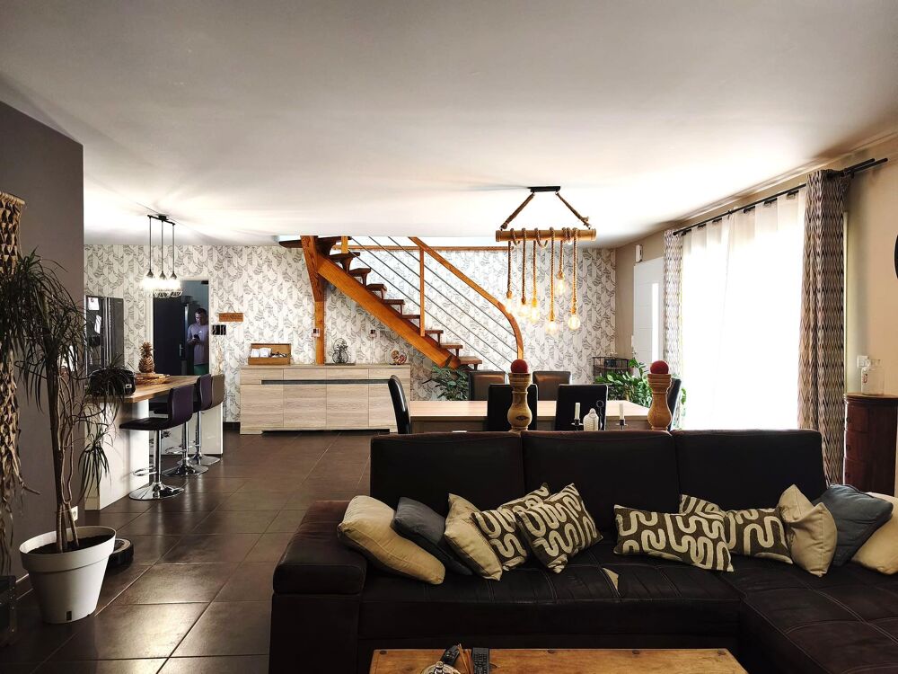 Maison 6 pièces 174 m² · à Uzein · 174 m² · 370 000 €
