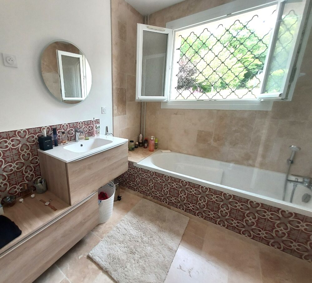 Location Maison Maison en pierre 5 pièces Bon-encontre