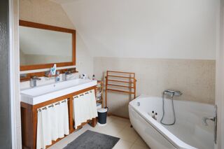  Maison  vendre 8 pices 