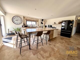  Maison à vendre 10 pièces 331 m²