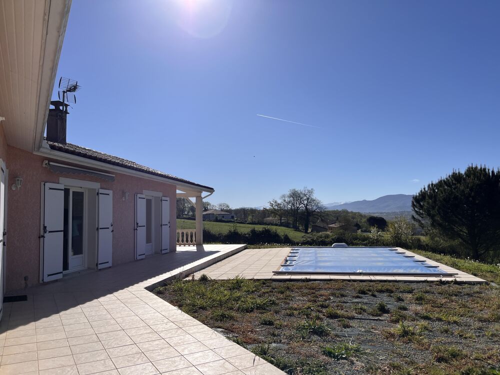 Maison et grand terrain