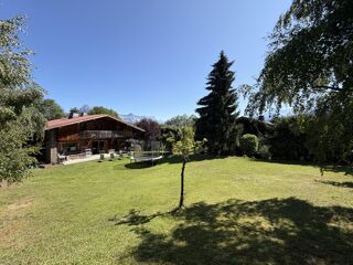 Maison 9 pièces 210 m² · à Demi-Quartier · 210 m² · 2 200 000 €
