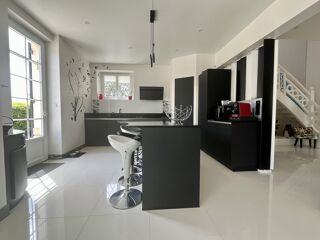  Maison  vendre 7 pices 245 m