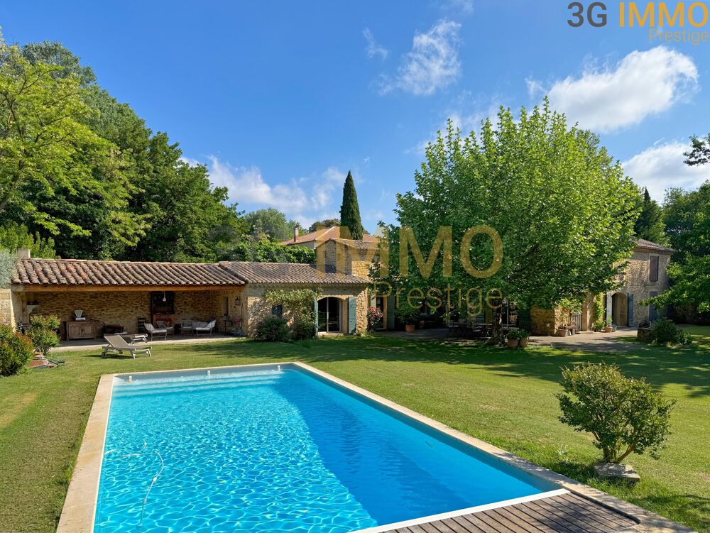 Maison 9 pièces 237 m² · à Uchaux · 237 m² · 697 000 €