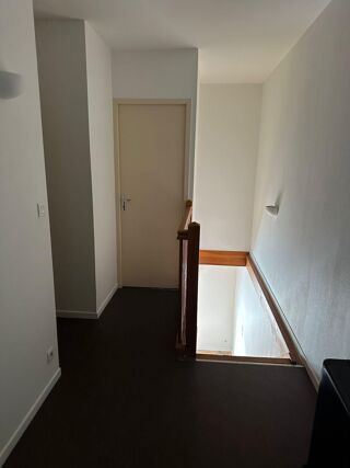  Appartement à louer 3 pièces 77 m²