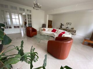  Maison  vendre 8 pices 328 m