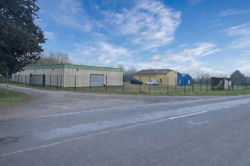   Vente murs pro  à La chartre-sur-le-loir 