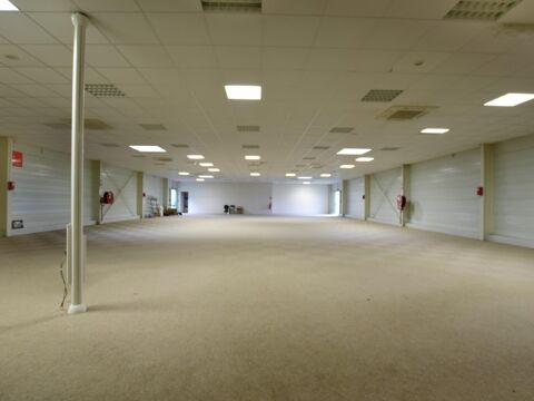 Local activit&eacute; 5 pi&egrave;ces 271000 72340 Loir en vall�e