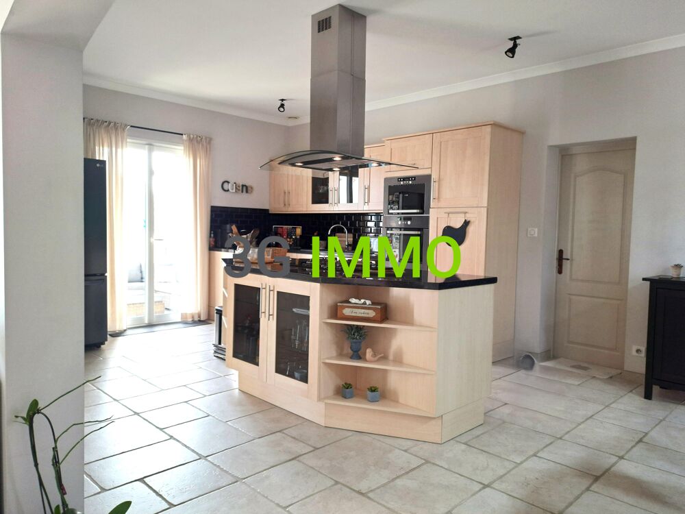 Vente Maison Maison traditionnelle 6 pi�ces Uz�s
