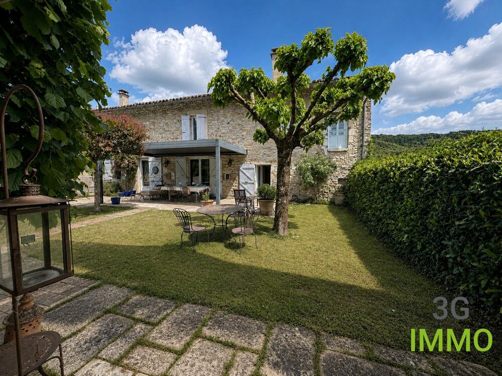 Maison 8 pièces 257 m² · à Tossiat · 257 m² · 399 000 €