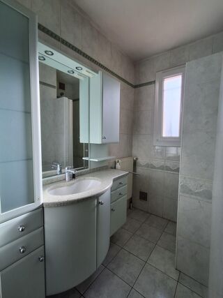  Immeuble � vendre 12 pi�ces 230 m�