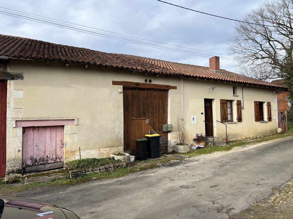 Maison 3 pièces 77 m² · à Terres-de-Haute-Charente · 77 m² · 44 000 €