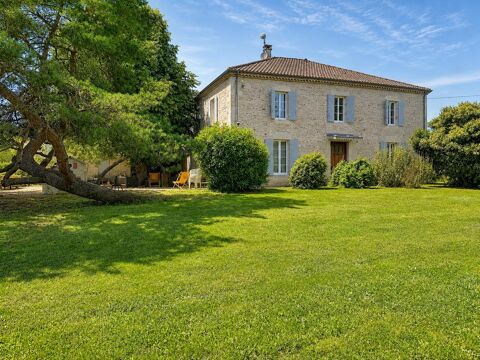   Maison avec dépendance 6 pièces Maison - 6 pièce(s) - 268 m²