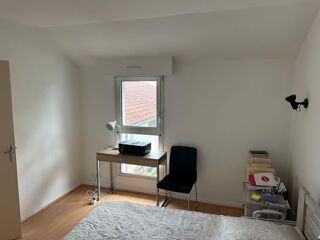  Appartement à louer 3 pièces 77 m²