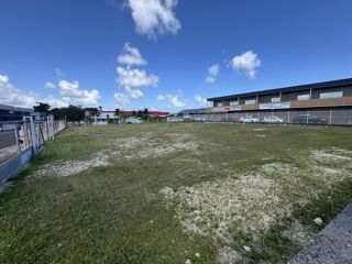  Terrain à louer 1761 m²