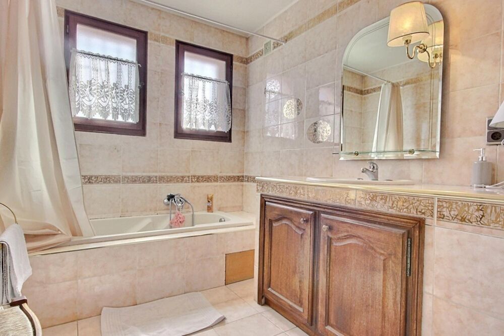 à vendre  Maison Antibes (06600)