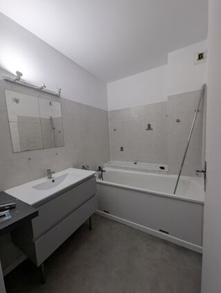  Appartement à louer 3 pièces 84 m²