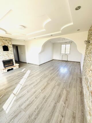  Maison  vendre 8 pices 150 m