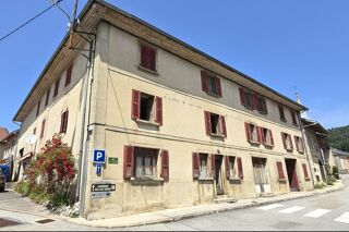  Immeuble � vendre 15 + pi�ces 450 m� Charix