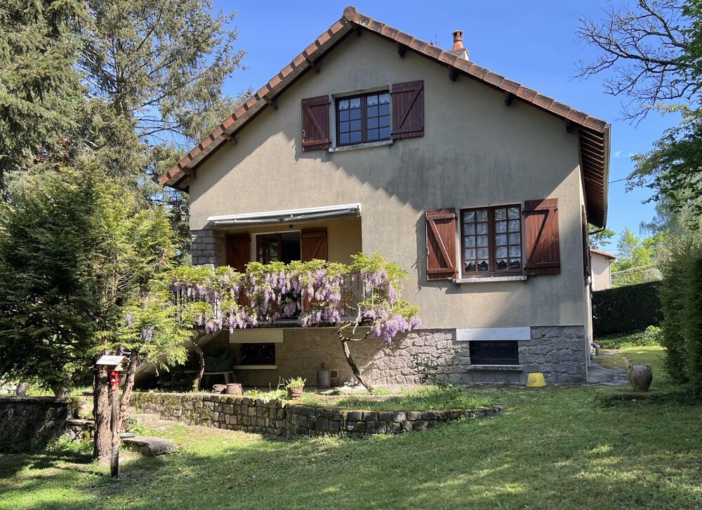 Maison 5 pièces 132 m² · à Confolens · 132 m² · 147 000 €