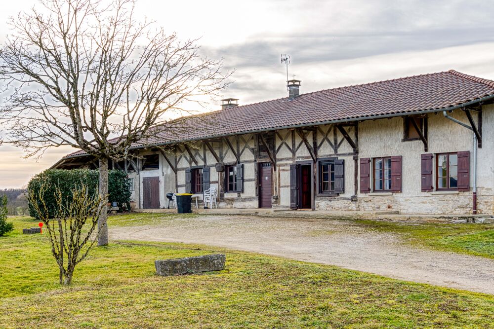 Maison 6 pièces 152 m² · à Saint-Étienne-du-Bois · 152 m² · 299 000 €