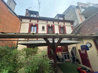  Maison  vendre 10 pices 233 m