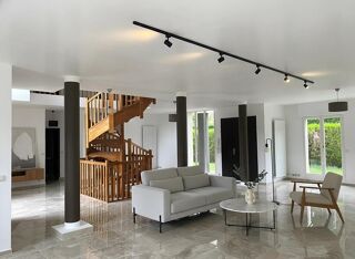  Propriété/château à louer 8 pièces 3025 m²