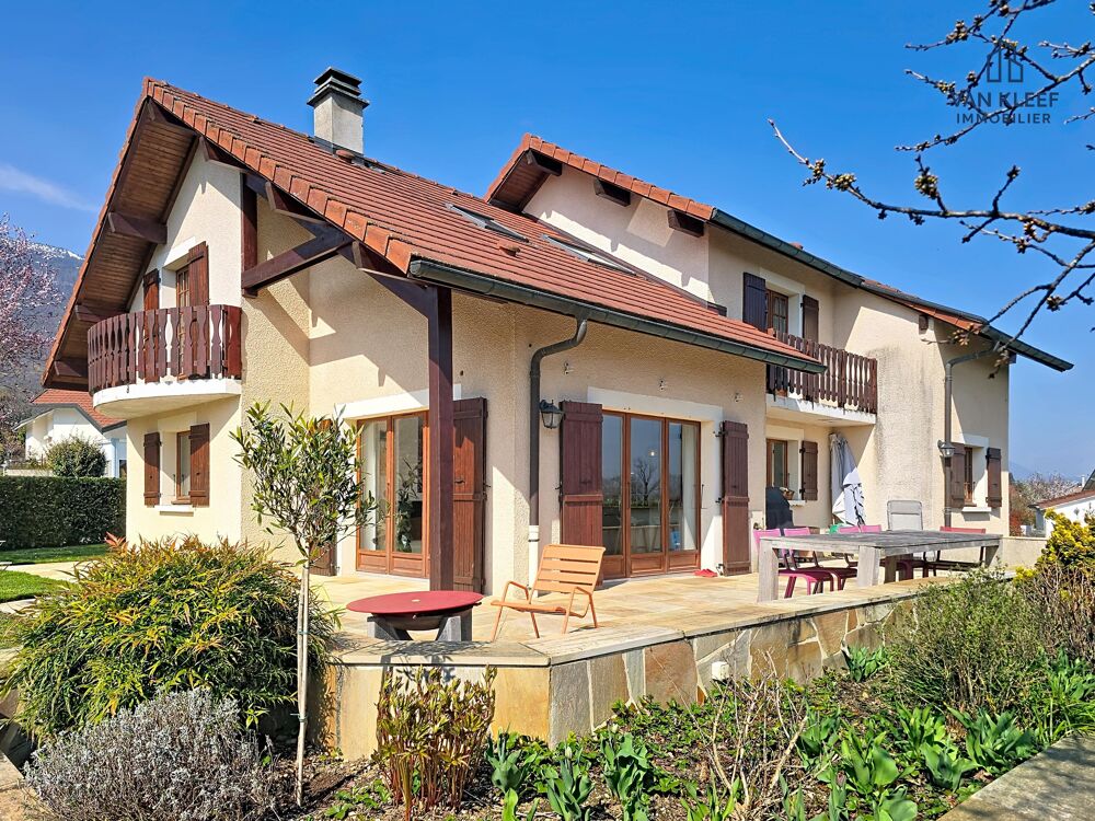 Maison 8 pièces 241 m² · à Thoiry · 241 m² · 895 000 €