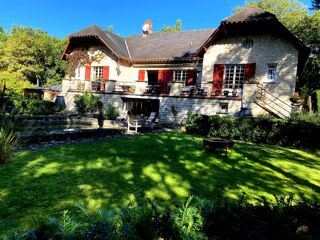  Maison  vendre 9 pices 