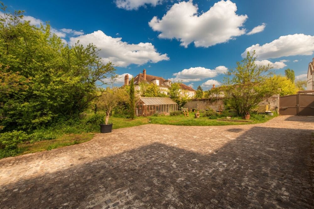 Maison 6 pièces 140 m² · à Moret-Loing-Et-Orvanne · 140 m² · 599 000 €
