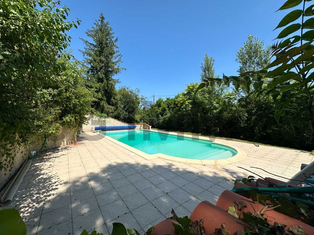 Maison 5 pièces 205 m² · à Roquefort · 205 m² · 219 900 €