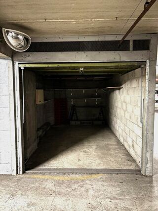  Parking / Garage à louer 13 m²