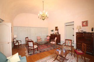  Maison  louer 8 pices 300 m