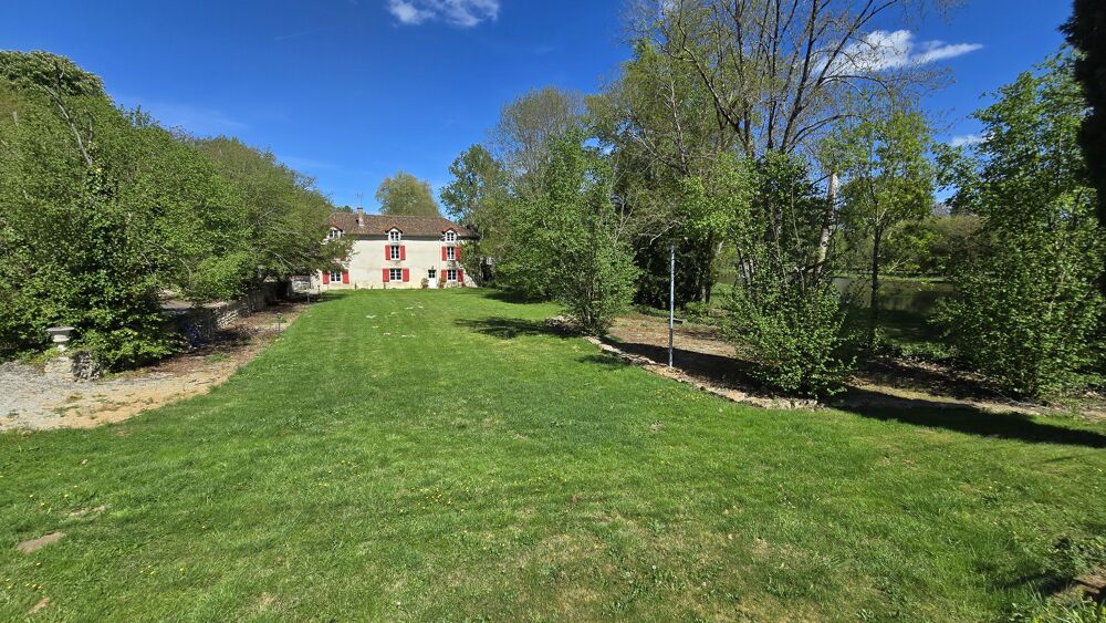 Vente Maison Domaine 11 pièces Lussac-les-châteaux