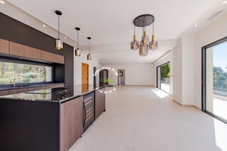  Maison 7 pièces  Roquebrune-sur-argens