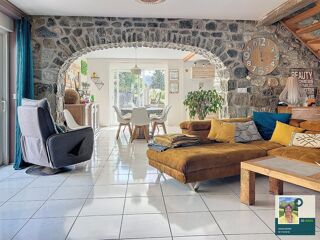  Maison  vendre 8 pices 