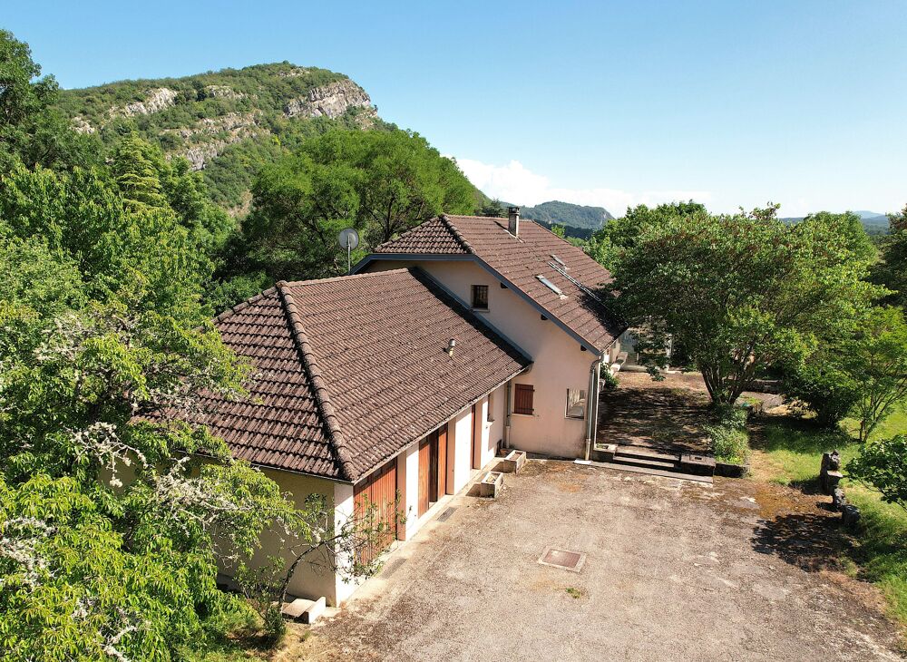 Maison 6 pièces 170 m² · à Virieu-le-Grand · 170 m² · 330 000 €