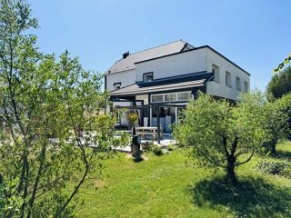  Maison  vendre 12 pices 