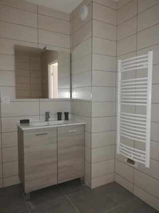  Appartement à louer 3 pièces 64 m²