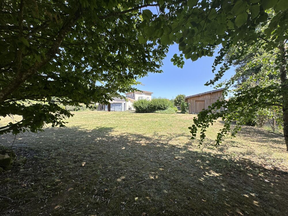 Maison 9 pièces 204 m² · à Lugaignac · 204 m² · 330 000 €