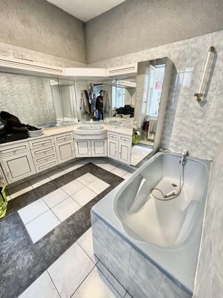  Immeuble � vendre 15 + pi�ces 260 m�