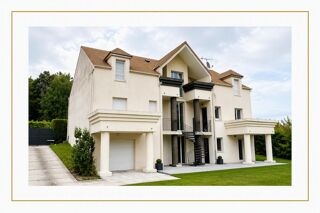  Propriété/château à louer 8 pièces 3025 m²
