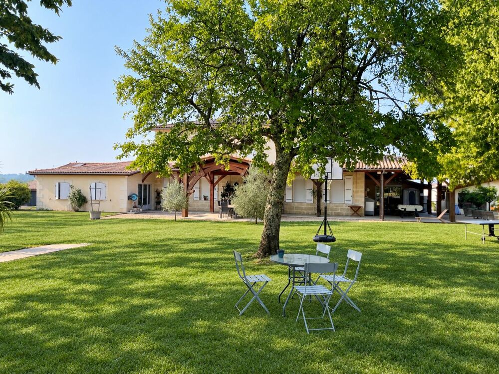 à vendre  Propriété/château Périssac (33240)