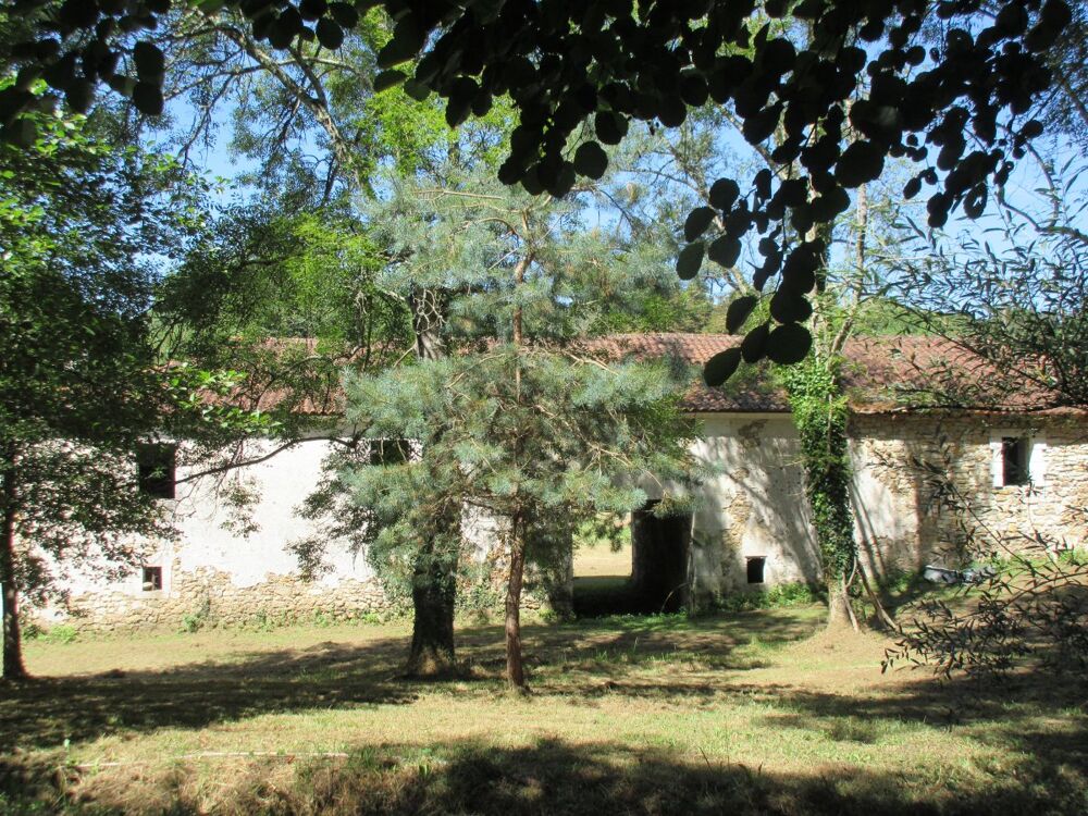 Maison 2 pièces 270 m² · à Brantôme en Périgord · 270 m² · 50 000 €