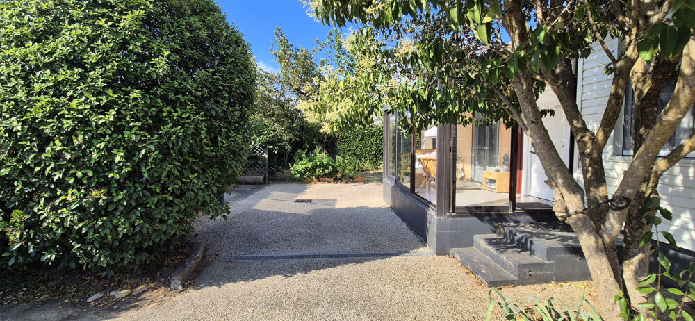 Maison individuelle de plain-pied, garage et terrain clos de 547 m2