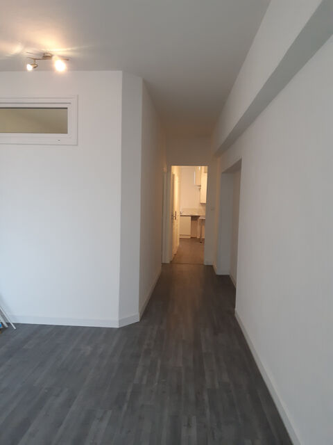 Local 37m2 libre de suite 400 07240 Vernoux en vivarais