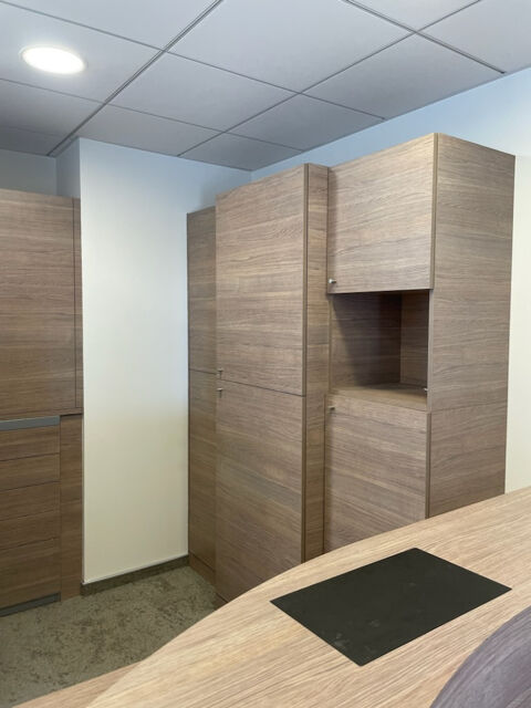   A louer, local commercial de plus de 100M2, emplacement attrayant, idéal bureau, Juan les Pins 