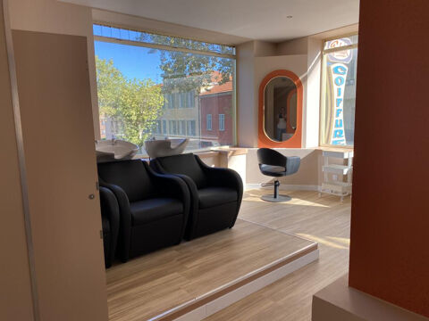 A LOUER SALON DE COIFFURE DE 90M2   MOUANS SARTOUX   ALPES MARITIMES 37500 06370 Mouans sartoux
