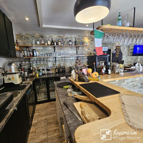   JUAN LES PINS, restaurant, 80 couverts, 100 M des plages, terrasse, parking, excellent état. 
